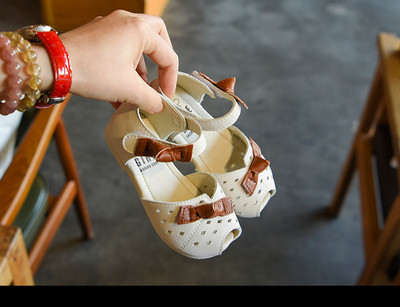 Alkalmi gyerekszandál lányoknak szalagokkal