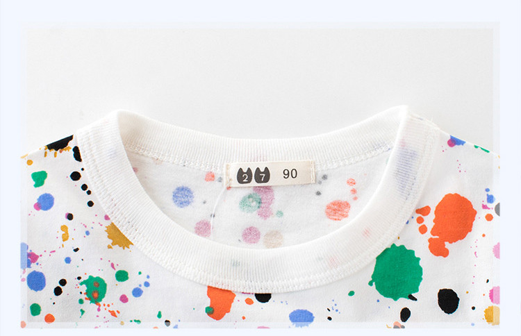 Színes gyerekpóló fiúknak rövid ujjal és O-gallérral