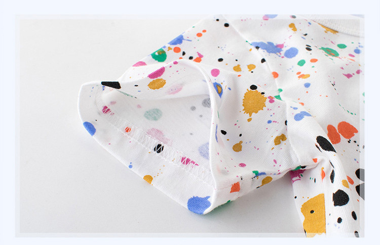 Színes gyerekpóló fiúknak rövid ujjal és O-gallérral