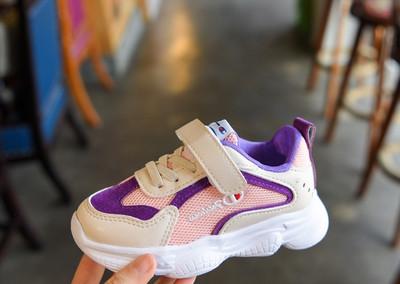 Alkalmi gyerekcipő három színben matricával