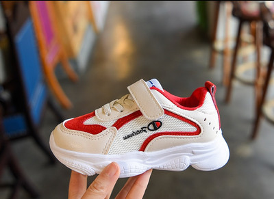 Alkalmi gyerekcipő három színben matricával