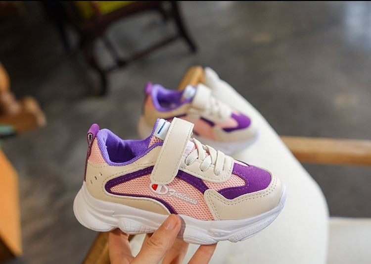 Alkalmi gyerekcipő három színben matricával