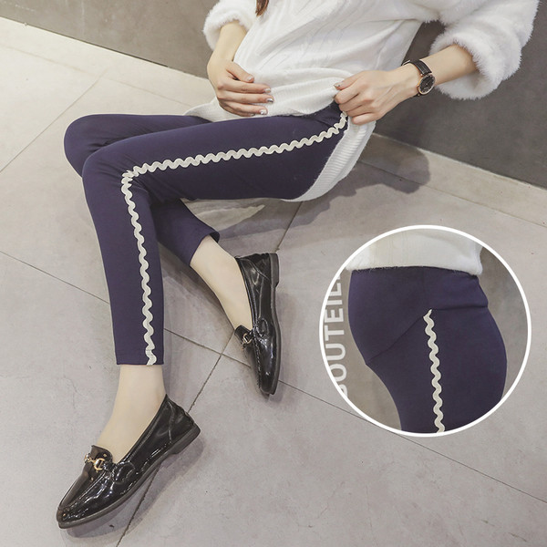 Modern leggings kismamáknak több színben oldalsó szegéllyel