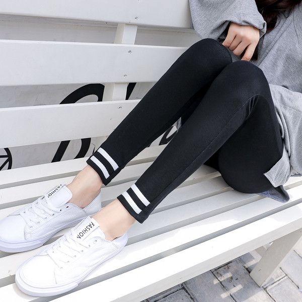 Sport- és hétköznapi leggings terhes nők számára szürke és fekete színben