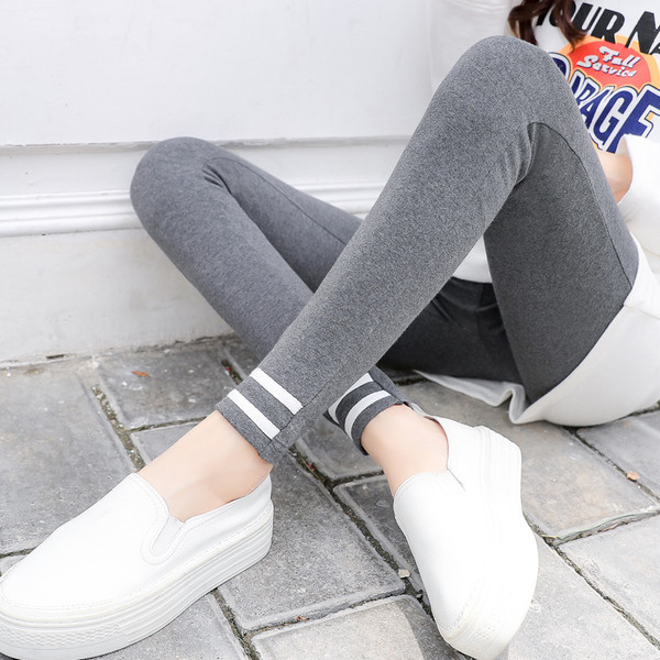 Sport- és hétköznapi leggings terhes nők számára szürke és fekete színben