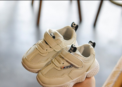 Hétköznapi gyerek tornacipő három színben matricával