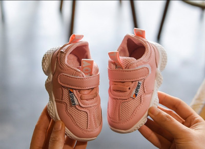 Hétköznapi gyerek tornacipő három színben matricával