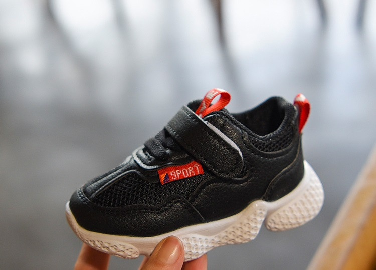 Hétköznapi gyerek tornacipő három színben matricával