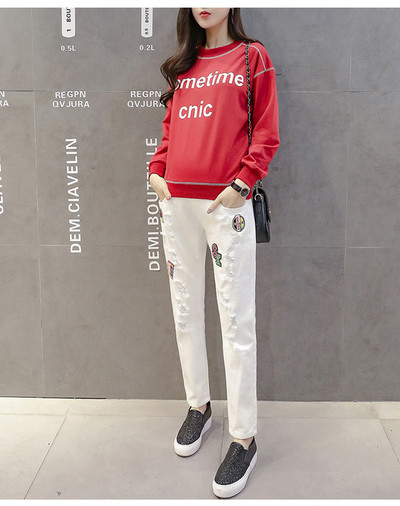 Modern farmer kismamáknak szakadt motívumokkal, fehér színben