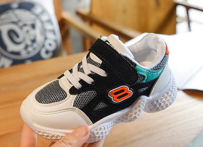 Alkalmi gyerek tornacipő két színben matricával