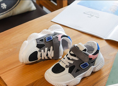 Alkalmi gyerek tornacipő két színben matricával