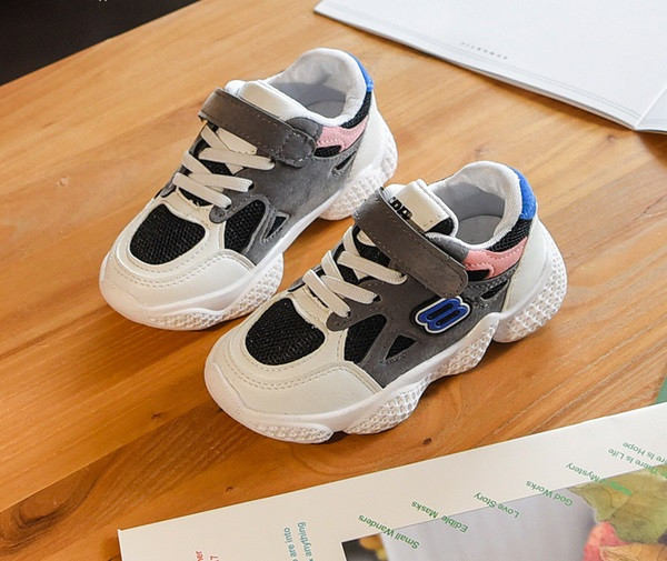 Alkalmi gyerek tornacipő két színben matricával