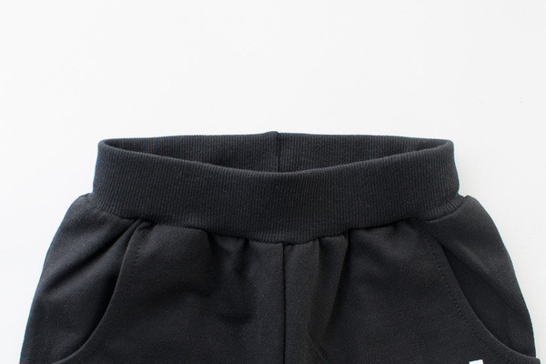 Sport és alkalmi gyerek nadrág fiúknak fekete színben