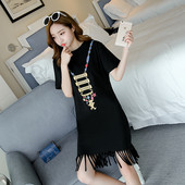 Modern ruha terhes nőknek fehér és fekete rátéttel és rojtokkal