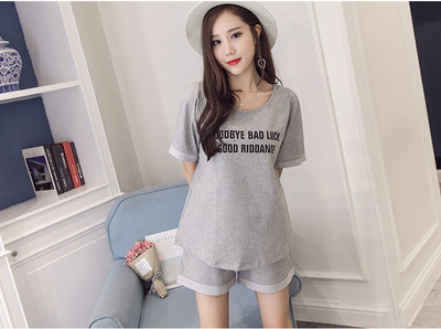 Napi készlet terhes nők számára, beleértve a pólót és a rövidnadrágot