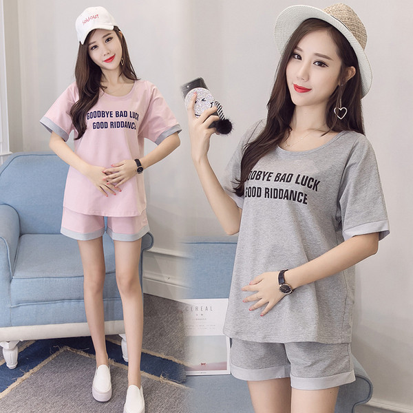 Napi készlet terhes nők számára, beleértve a pólót és a rövidnadrágot