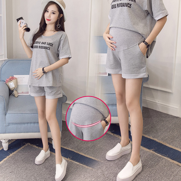 Napi készlet terhes nők számára, beleértve a pólót és a rövidnadrágot