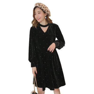 Stílusos ruha kismamáknak bársonyból fekete színben