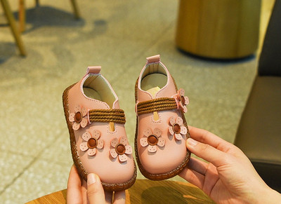 Modern gyerekcipő két színben, 3D elemekkel