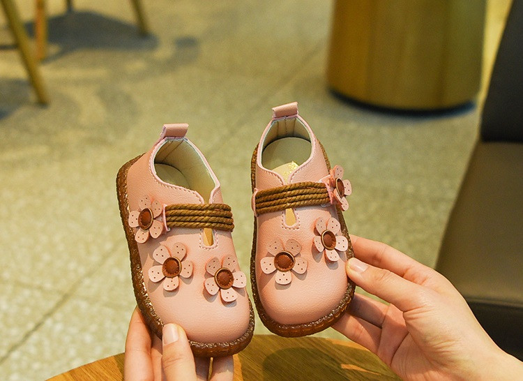 Modern gyerekcipő két színben, 3D elemekkel