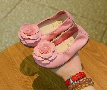 Alkalmi gyerekcipő lányoknak 3D elemmel