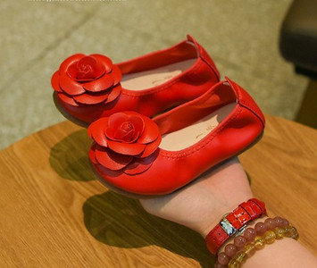 Alkalmi gyerekcipő lányoknak 3D elemmel