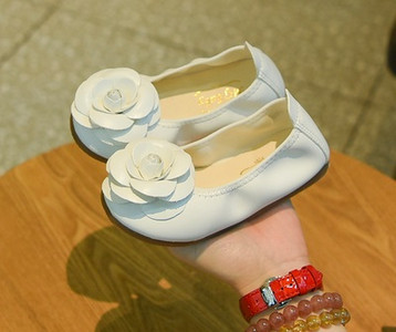 Alkalmi gyerekcipő lányoknak 3D elemmel