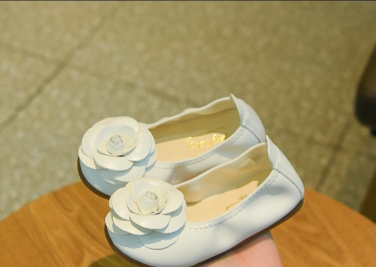 Alkalmi gyerekcipő lányoknak 3D elemmel