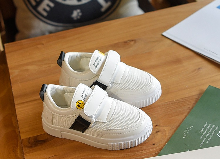 Casual παιδικά παπούτσια σε λευκό χρώμα  με βελκρό