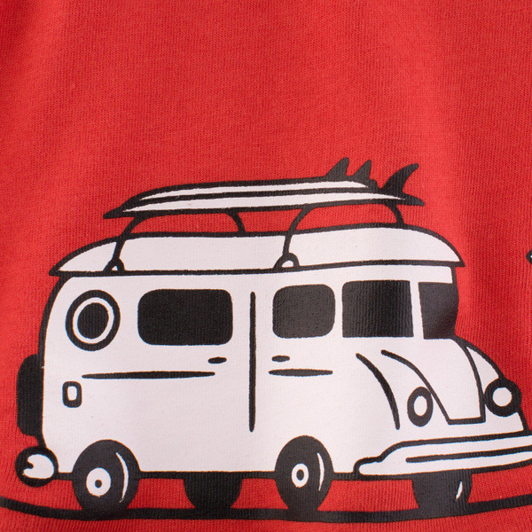 Gyerek póló fiúknak piros felirattal és rátéttel