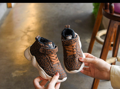 Aktuális gyerek tornacipő állatmintás két színben