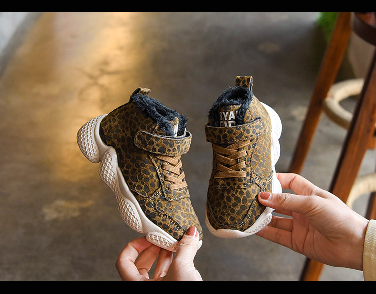 Aktuális gyerek tornacipő állatmintás két színben