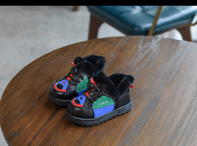 Modern gyerekcsizma lányoknak puha béléssel, három színben