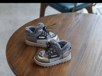 Modern gyerekcsizma lányoknak puha béléssel, három színben