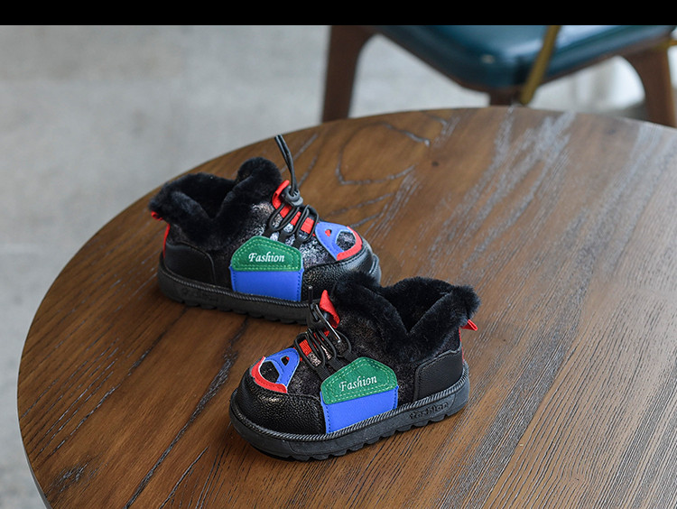 Modern gyerekcsizma lányoknak puha béléssel, három színben