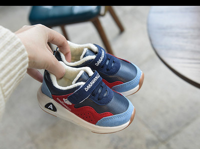 Modern gyerek tornacipő irizáló színekben