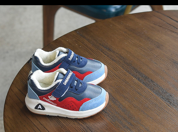 Modern gyerek tornacipő irizáló színekben