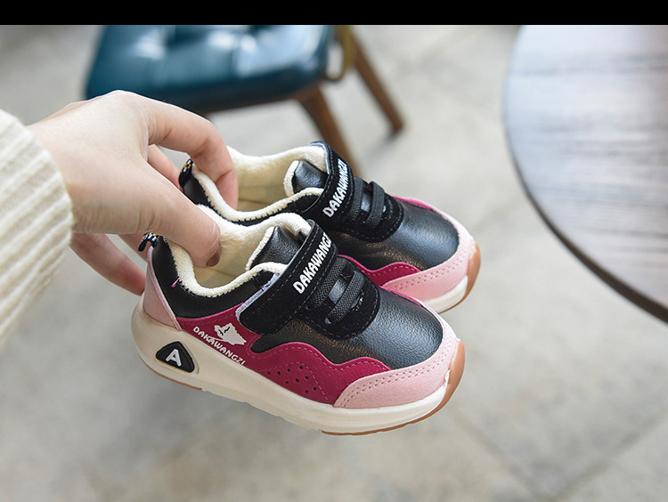 Modern gyerek tornacipő irizáló színekben