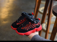 Modern gyerek tornacipő fiúknak vastag talppal, két színben