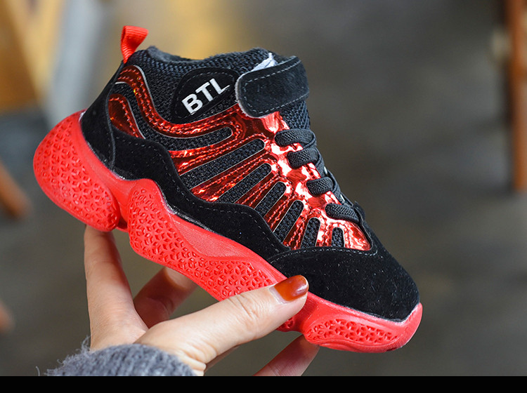 Modern gyerek tornacipő fiúknak vastag talppal, két színben