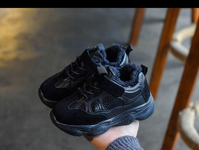 Modern gyerekcipő lányoknak három színben