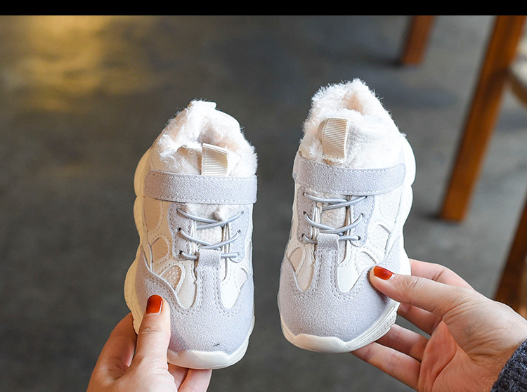 Modern gyerekcipő lányoknak három színben