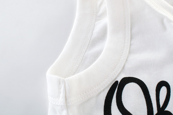 Gyerek felső fiúknak fehér színben, rátéttel