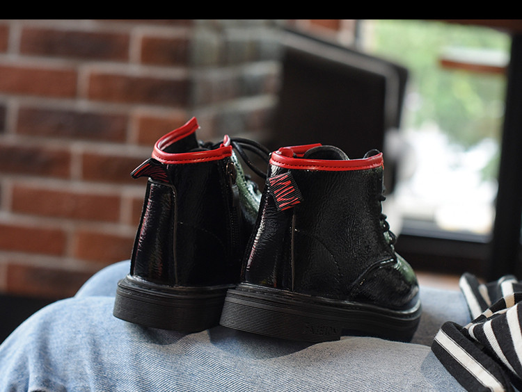 Öko bőrből készült modern gyerekcsizma lányoknak fekete és piros színben