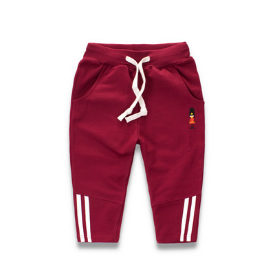 Παιδικά αθλητικά παντελόνια για αγόρια σε τρία χρώματα με κεντήματα