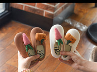 Alkalmi gyerekcipő 3D elemekkel három színben