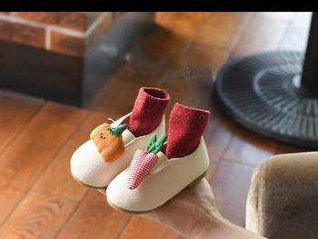Καθημερινά παιδικά παπούτσια με τρισδιάστατα στοιχεία σε τρία χρώματα