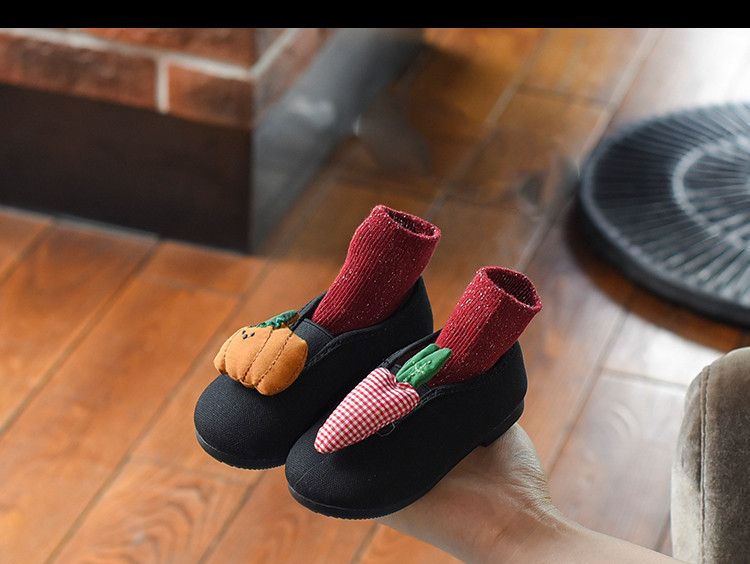 Alkalmi gyerekcipő 3D elemekkel három színben