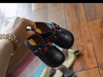 Καθημερινά παιδικά παπούτσια με λουράκια βελκρό  και διακοσμητικά στοιχεία