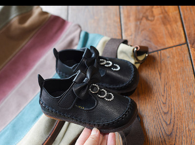 Pantofi moderni pentru copii cu elemente metalice si panglica